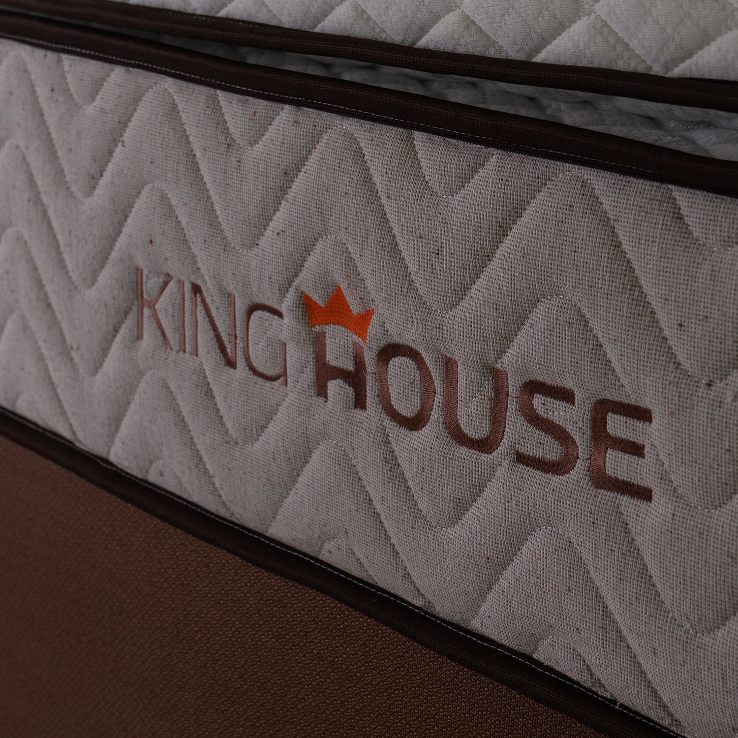 Cama Box Baú Liverpool c/ Molas Ensacadas 193x203 King House