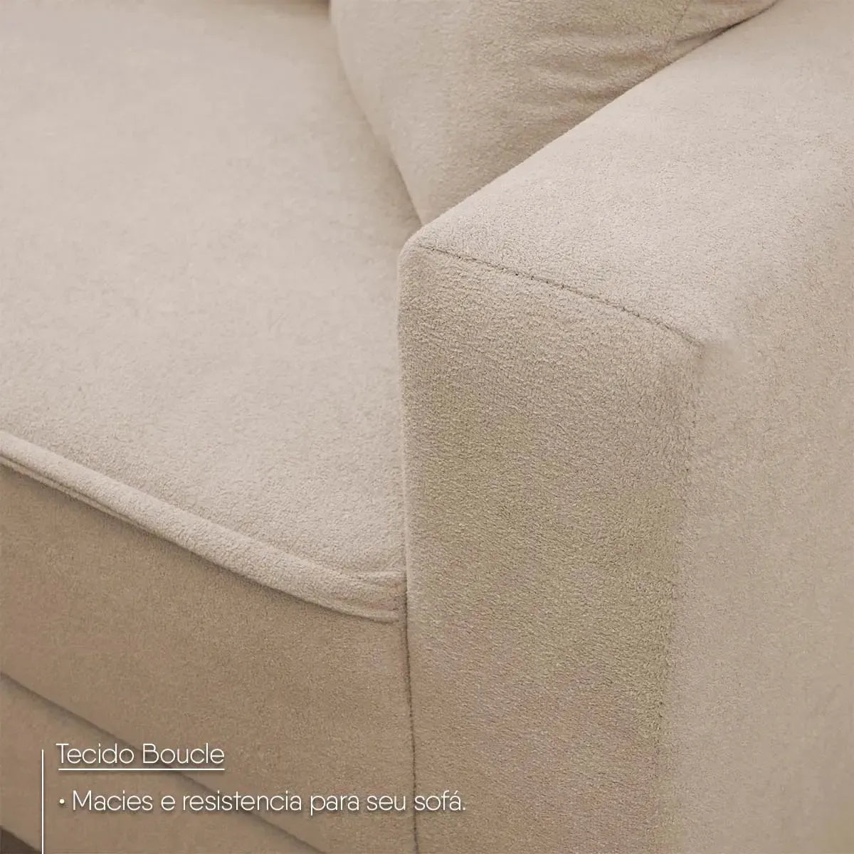 Sofá Living Malibu bege bouclê, detalhe do tecido macio e resistente.
