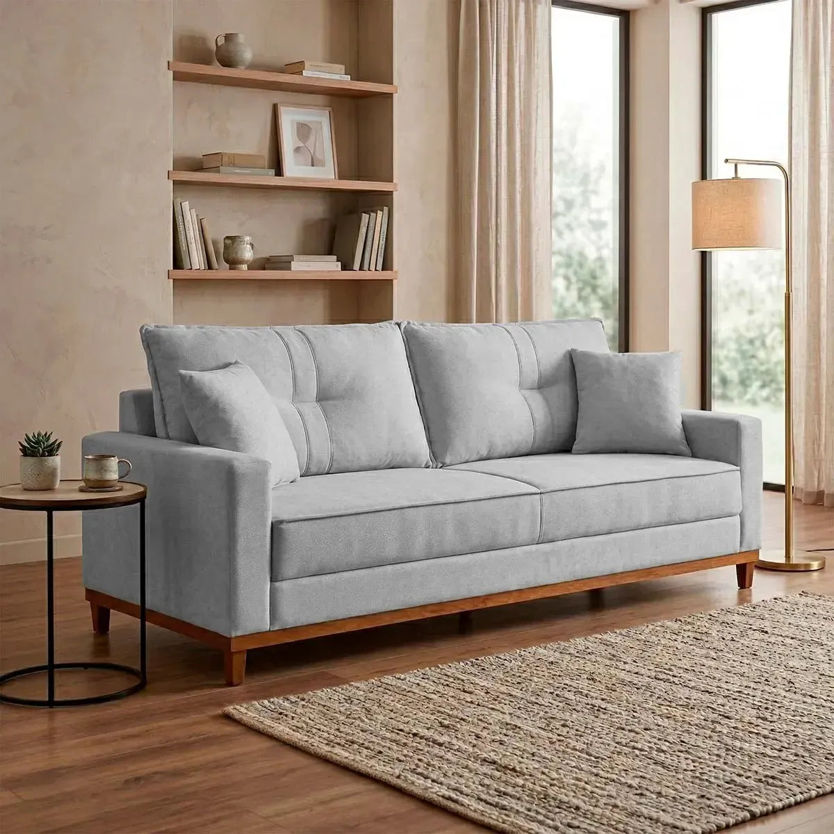 Sofá Living Malibu cinza bouclê 2,00m com base de madeira e almofadas, em sala moderna.