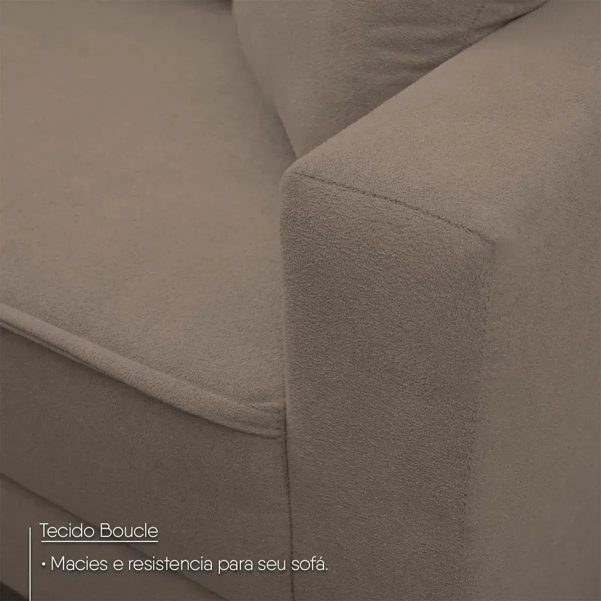 Sofá Living Malibu marrom bouclê, detalhe do tecido macio e resistente.